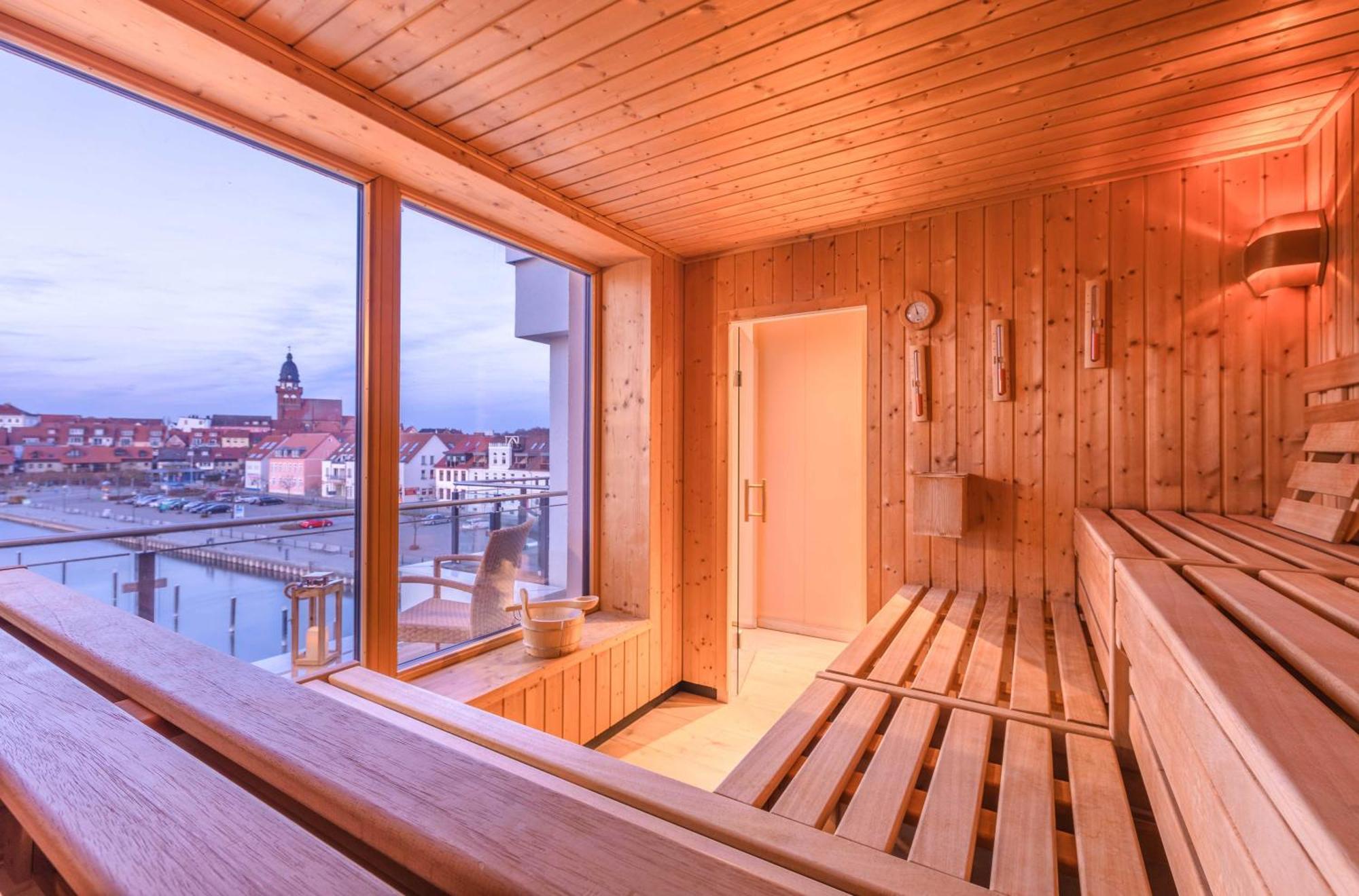 Mueritz Utkiek - Apartment Mit Seeblick & Balkon In Der Hafenresidenz Waren  Buitenkant foto
